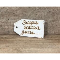 TARGHETTA IN LEGNO "SCOPA SCACCIA GUAI"
