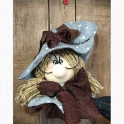 Alternative view of BEFANA ENDORA SU CUBO CARTAMODELLO